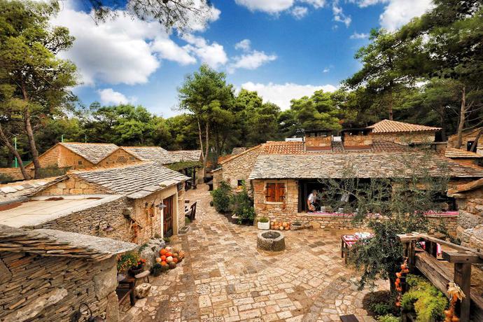 Imagen del bar/restaurante del Hotel Amadria Park Beach Hotel Niko. Foto 9