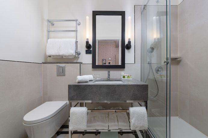 Imagen de la habitación del Hotel Amadria Park Capital. Foto 13