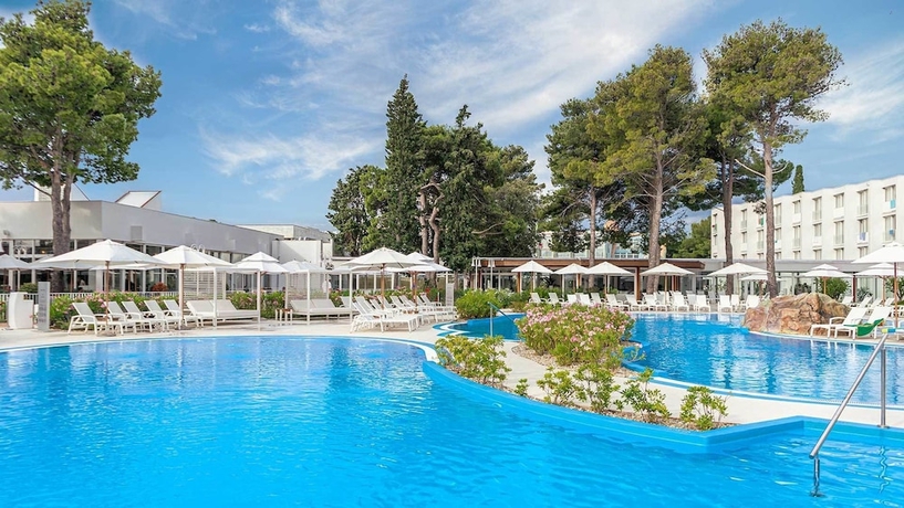 Imagen de la piscina del Hotel Amadria Park Jakov. Foto 17