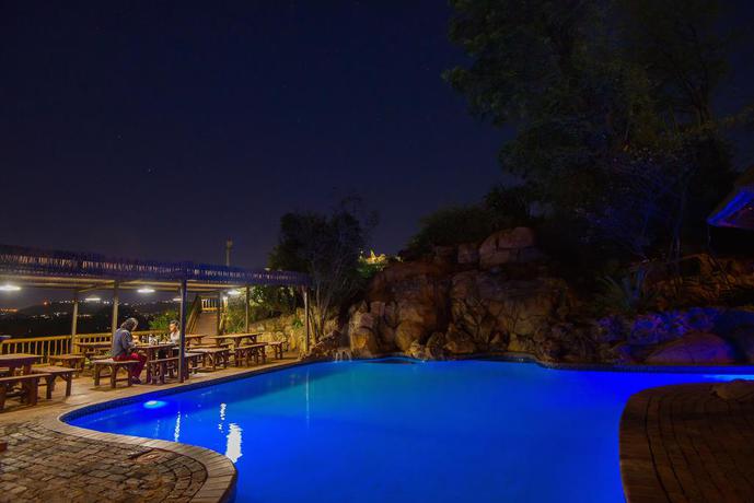 Imagen de la piscina del Hotel Amadwala Lodge. Foto 10