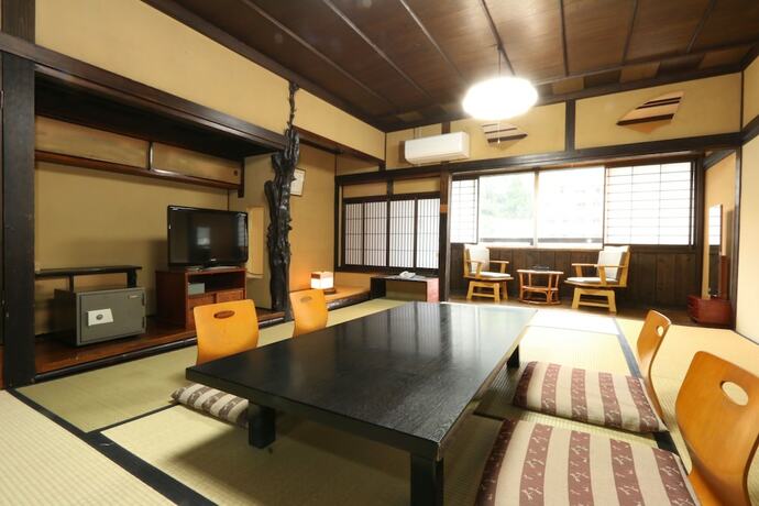 Imagen de la habitación del Hotel Amagase Onsen Tenryuso. Foto 18