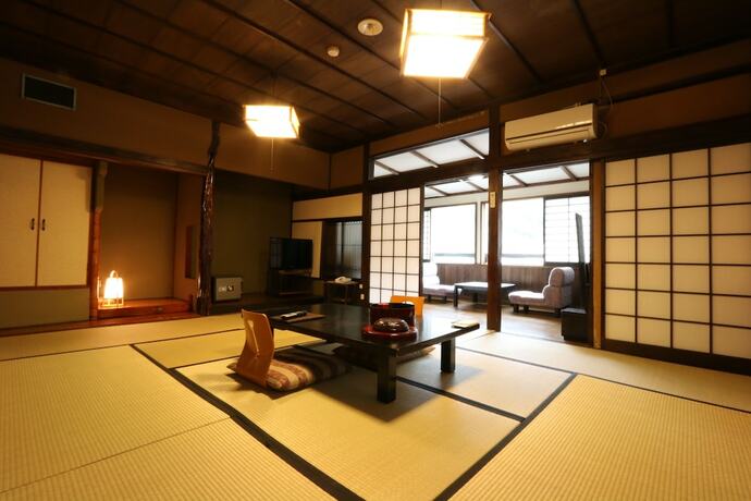 Imagen de la habitación del Hotel Amagase Onsen Tenryuso. Foto 19