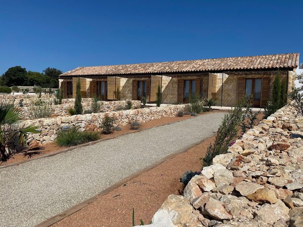 Imagen de los exteriores del Hotel Amagatay Menorca. Foto 8