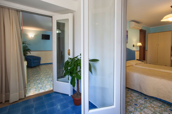 Imagen de la habitación del Hotel Amalfi, Agerola. Foto 16