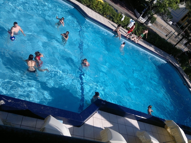 Imagen de la piscina del Hotel Amalfi, Lido Di Jesolo. Foto 18