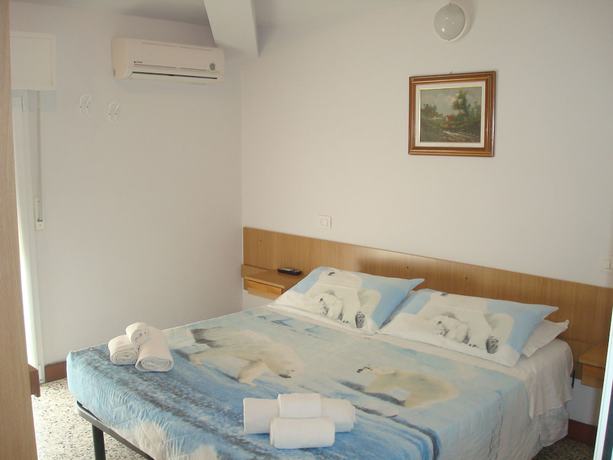 Imagen de la habitación del Hotel Amalfi, Rimini. Foto 11