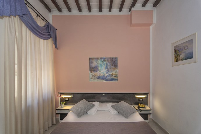 Imagen de la habitación del Hotel Amalfitana. Foto 3