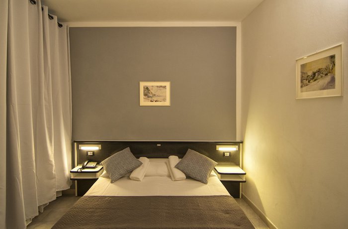 Imagen de la habitación del Hotel Amalfitana. Foto 5