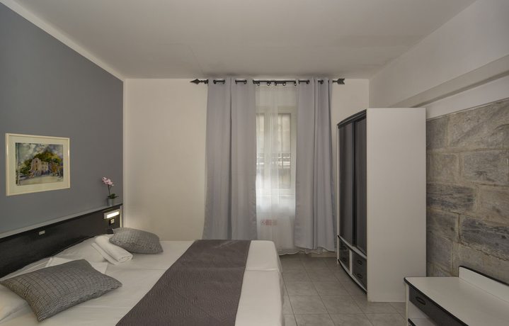 Imagen de la habitación del Hotel Amalfitana. Foto 15