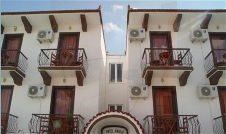 Imagen de los interiores del Hotel Amalia 2. Foto 15