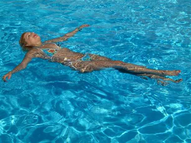 Imagen de la piscina del Hotel Amalia 2. Foto 19