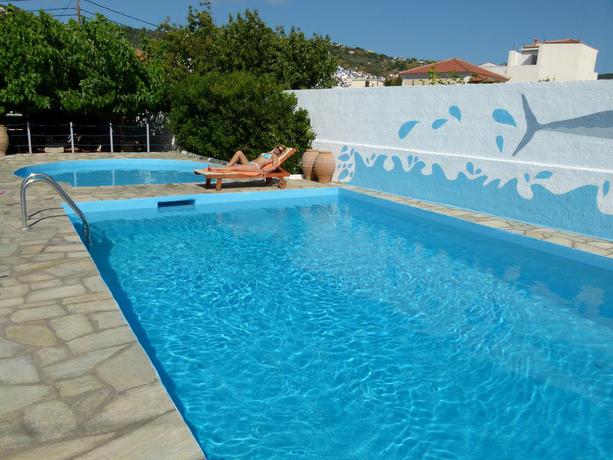 Imagen de la piscina del Hotel Amalia II. Foto 10