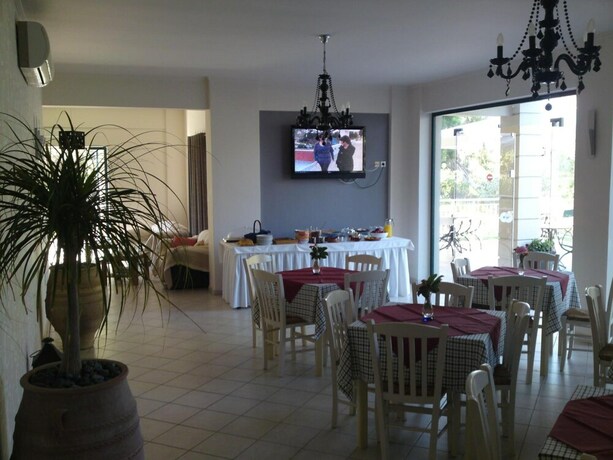 Imagen de la habitación del Hotel Amalia, Kalogria. Foto 25