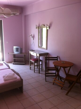 Imagen de la habitación del Hotel Amalia, Kalogria. Foto 29