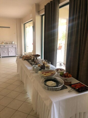 Imagen de la habitación del Hotel Amalia, Kalogria. Foto 31