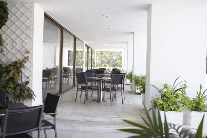 Imagen de los exteriores del Hotel Amalia Olympia. Foto 4