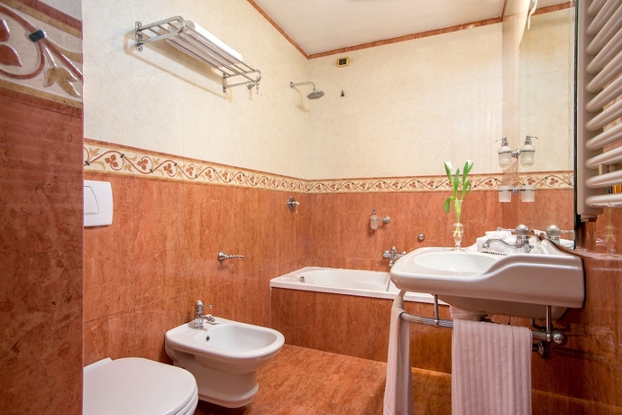Imagen de la habitación del Hotel Amalia Vaticano. Foto 16