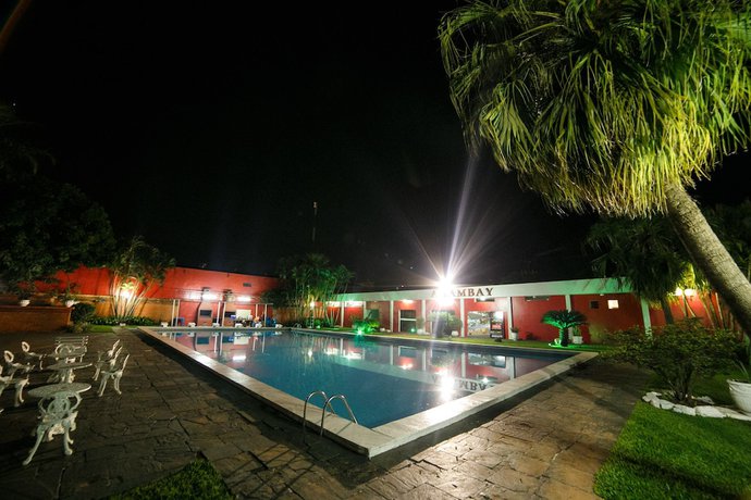 Imagen de la piscina del Hotel Amambay Casino. Foto 20