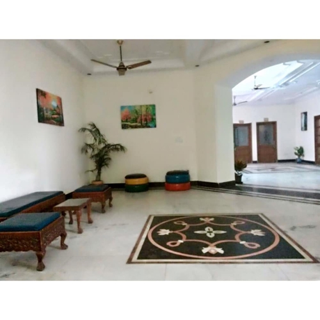 Imagen de los interiores del Hotel Aman Inn. Foto 11
