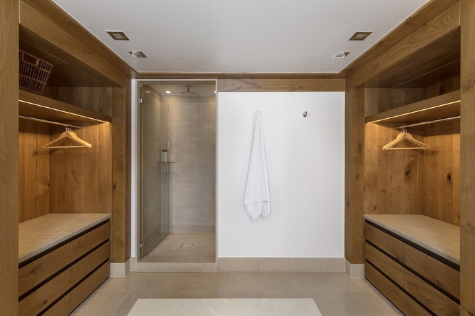 Imagen de la habitación del Hotel Aman Le Mélézin. Foto 17