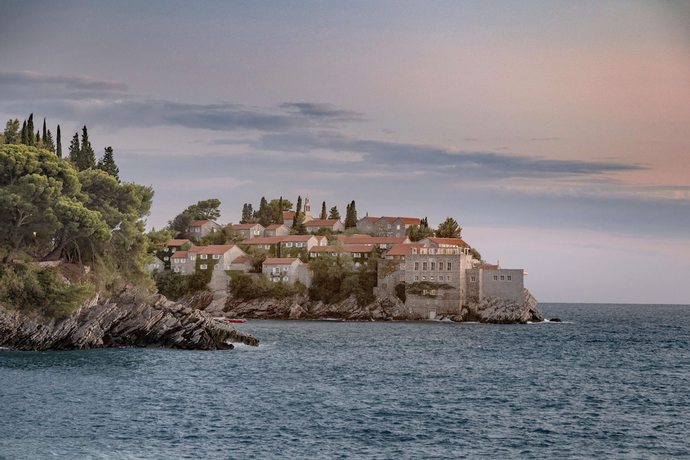 Imagen de la habitación del Hotel Aman Sveti Stefan. Foto 5