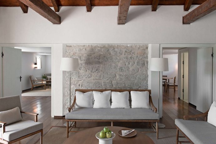 Imagen de la habitación del Hotel Aman Sveti Stefan. Foto 8