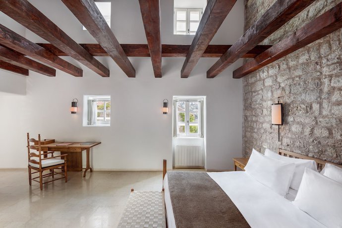 Imagen de la habitación del Hotel Aman Sveti Stefan. Foto 10
