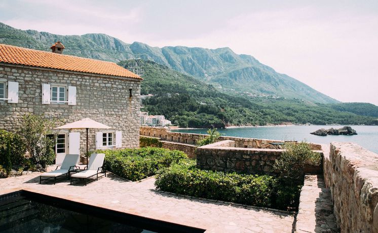 Imagen de la habitación del Hotel Aman Sveti Stefan. Foto 11