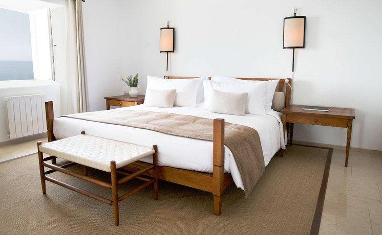 Imagen de la habitación del Hotel Aman Sveti Stefan. Foto 13