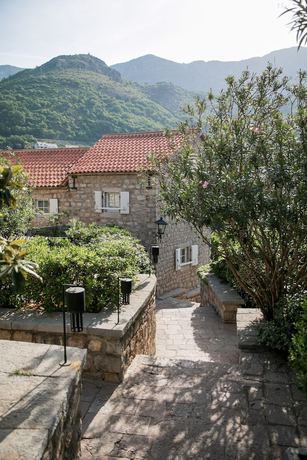 Imagen de la habitación del Hotel Aman Sveti Stefan. Foto 17