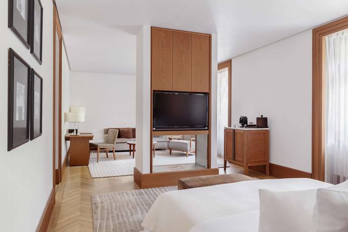 Imagen de la habitación del Hotel Aman Sveti Stefan. Foto 19