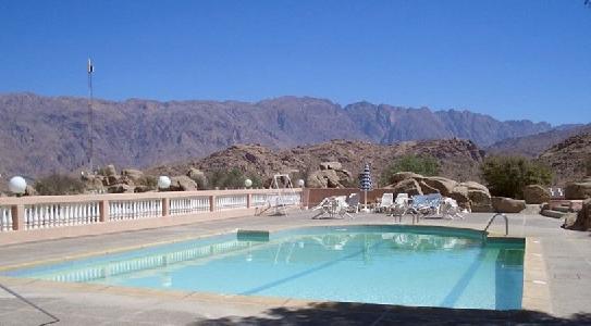 Imagen de la piscina del Hotel Amandiers Tafraout. Foto 9