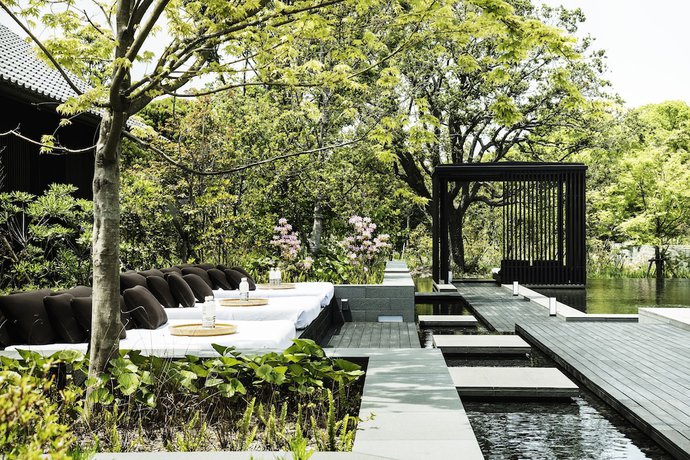 Imagen de la piscina del Hotel Amanemu. Foto 14