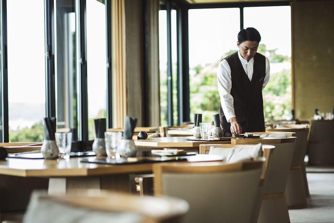Imagen del bar/restaurante del Hotel Amanemu. Foto 2