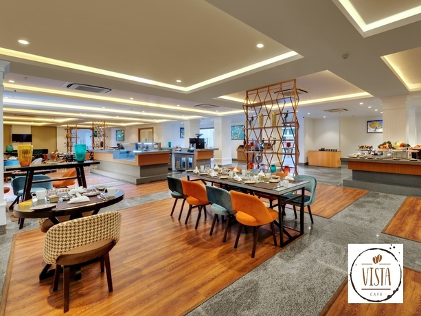 Imagen del bar/restaurante del Hotel Amanora The Fern Hotels and Club. Foto 6