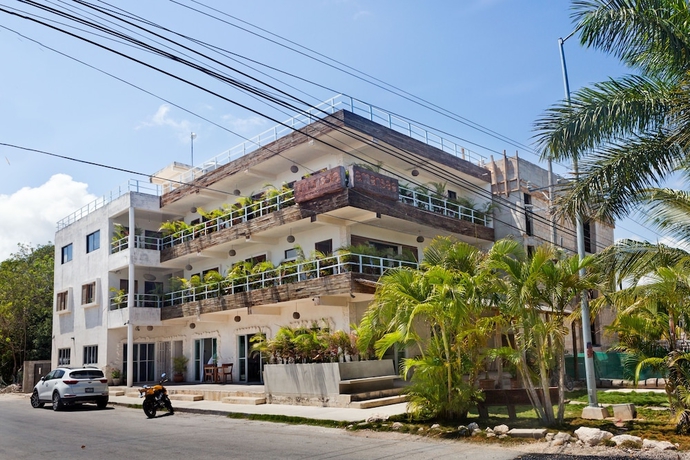 Imagen de los exteriores del Hotel Amansala Pueblo. Foto 13