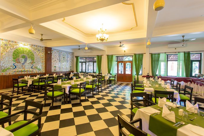 Imagen del bar/restaurante del Hotel Amantra Shilpi Resort and Spa. Foto 5