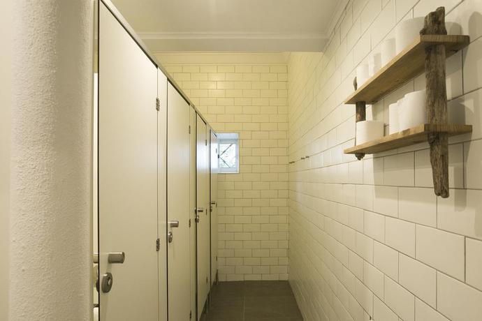 Imagen de los interiores del Hotel Amar Hostel, Suites and Surf Camp. Foto 16