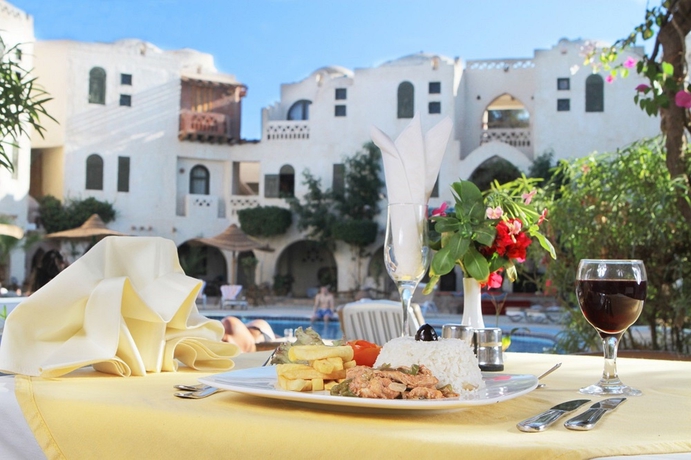 Imagen del bar/restaurante del Hotel Amar Sina Egyptian Village. Foto 2