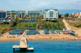 Imagen de los exteriores del Hotel Amara Beach Resort. Foto 13
