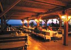 Imagen del bar/restaurante del Hotel Amara Beach Resort. Foto 7
