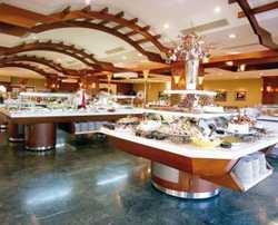 Imagen del bar/restaurante del Hotel Amara Beach Resort. Foto 9