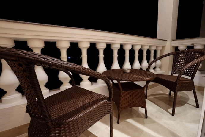 Imagen de la habitación del Hotel Amara Grand. Foto 6