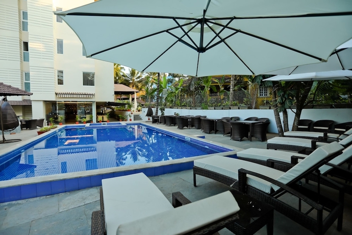 Imagen de la piscina del Hotel Amara Grand. Foto 19