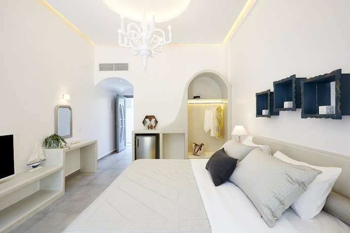 Imagen de la habitación del Hotel Amara Suites Santorini. Foto 4