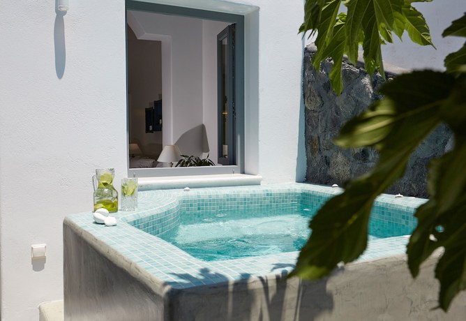 Imagen de la habitación del Hotel Amara Suites Santorini. Foto 8