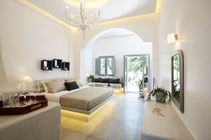 Imagen de la habitación del Hotel Amara Suites Santorini. Foto 14