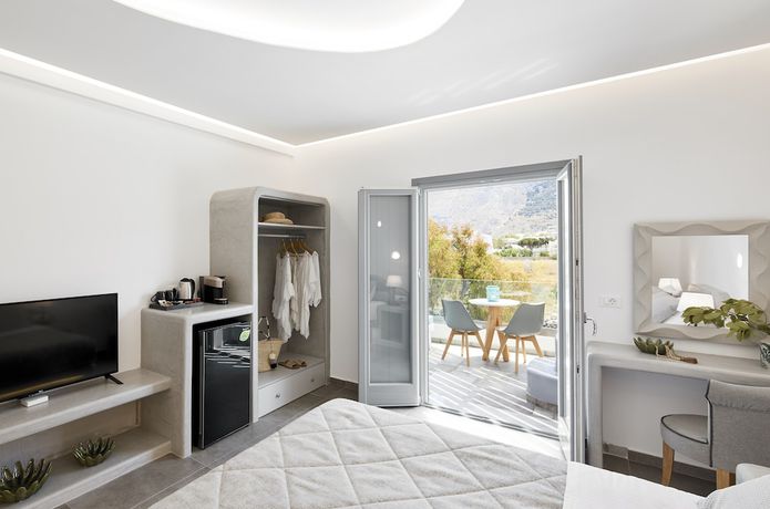 Imagen de la habitación del Hotel Amara Suites Santorini. Foto 17