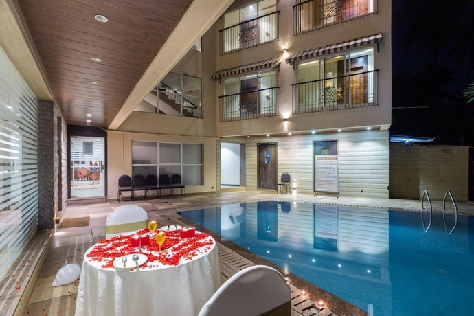 Imagen de la piscina del Hotel Amara Vacanza Grand Inn. Foto 14