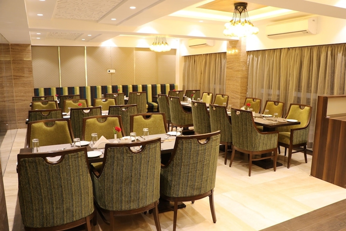 Imagen del bar/restaurante del Hotel Amara Vacanza Grand Inn. Foto 2